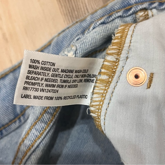 Wild Fable distressed high rise short raw hem size 2 light wash - Picture 4 of 6